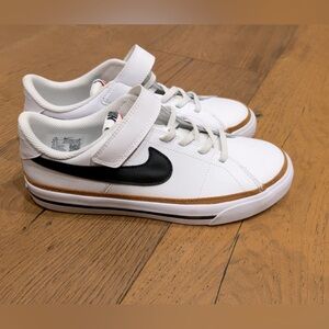 Brand new youth Nike velcro sneakers